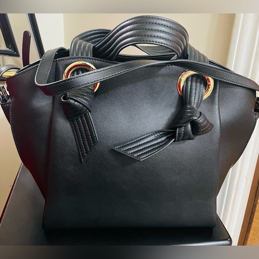 Bella and Bloom Elegant Black Women's Handbag